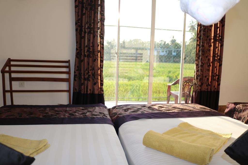 Manel Guest House Полонарува Екстериор снимка