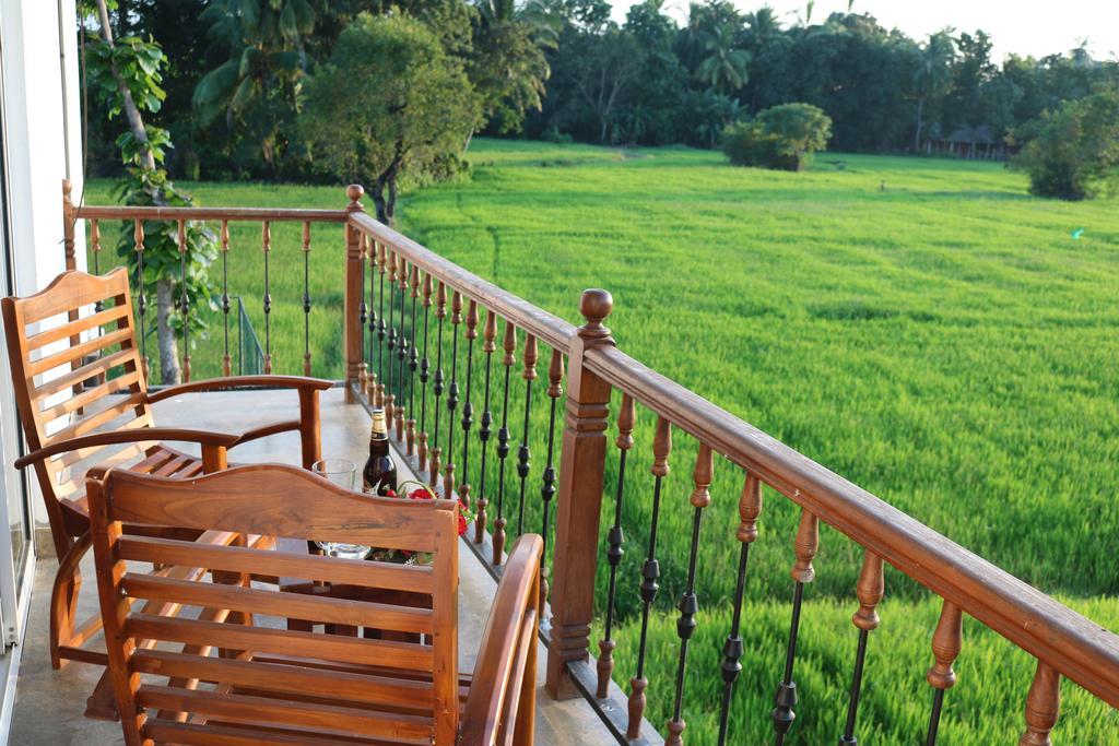 Manel Guest House Полонарува Екстериор снимка