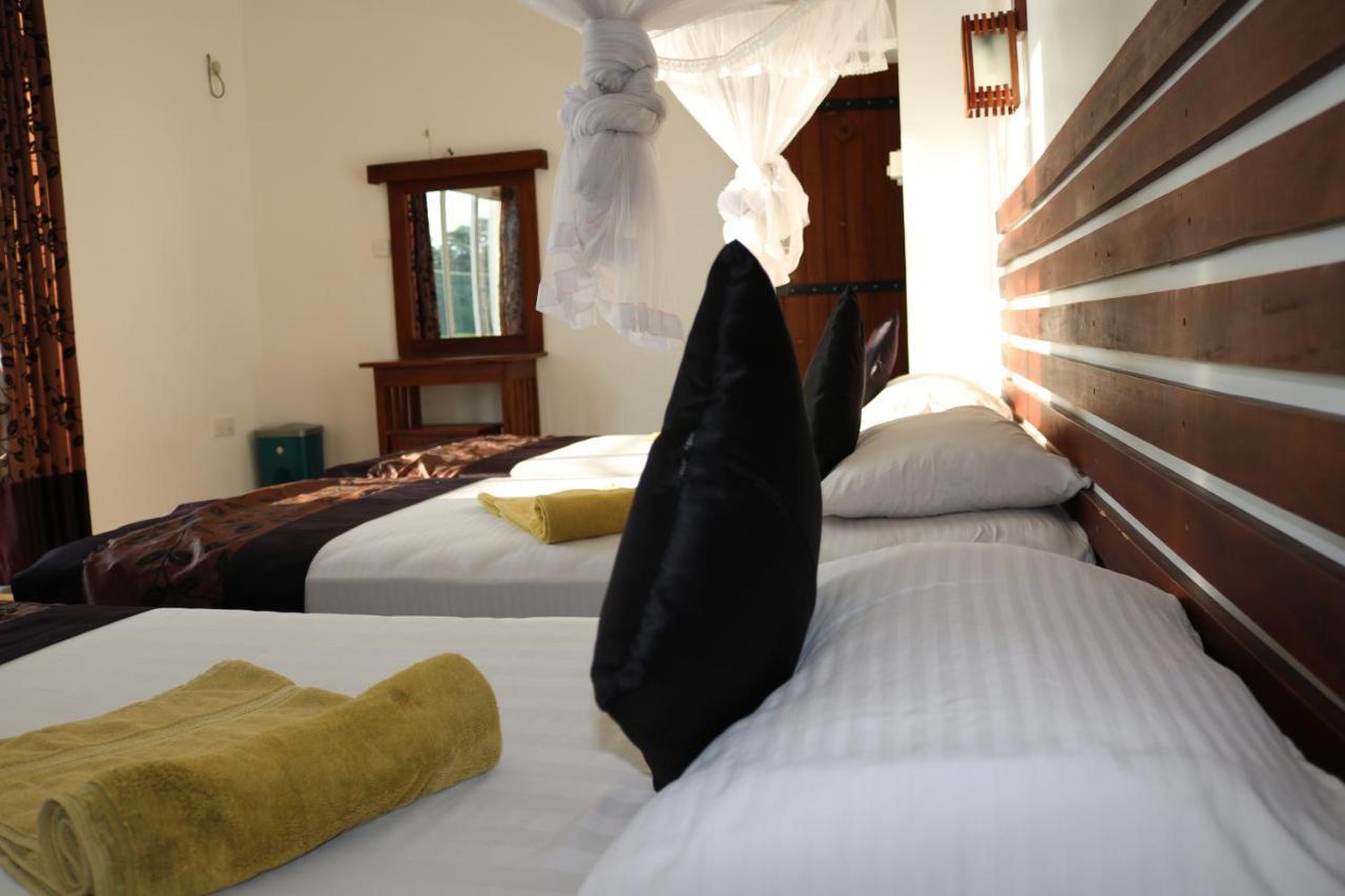 Manel Guest House Полонарува Екстериор снимка