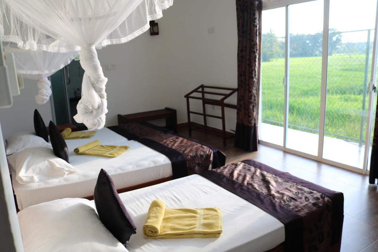Manel Guest House Полонарува Екстериор снимка